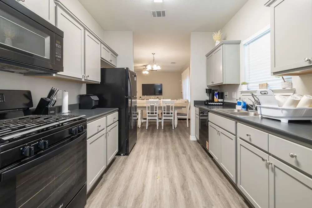 2011 Nottingham Street Pasadena, TX 77502