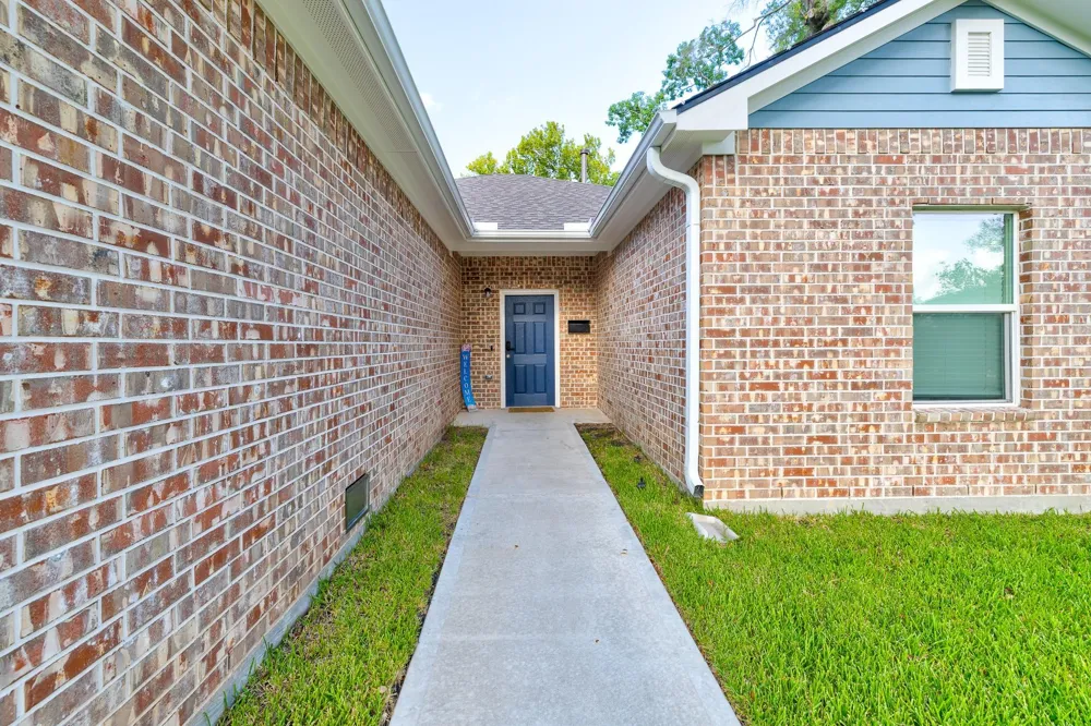 2011 Nottingham Street Pasadena, TX 77502
