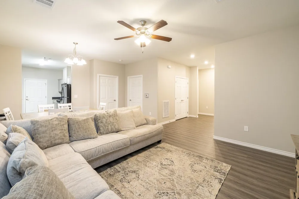 2011 Nottingham Street Pasadena, TX 77502