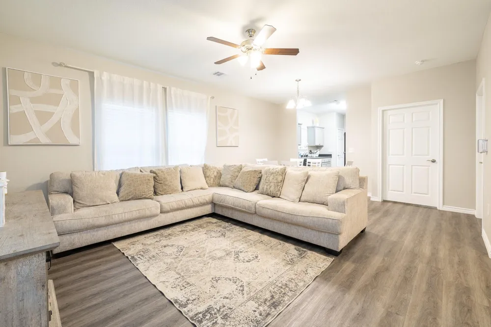 2011 Nottingham Street Pasadena, TX 77502