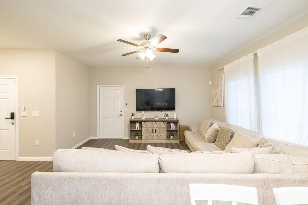 2011 Nottingham Street Pasadena, TX 77502