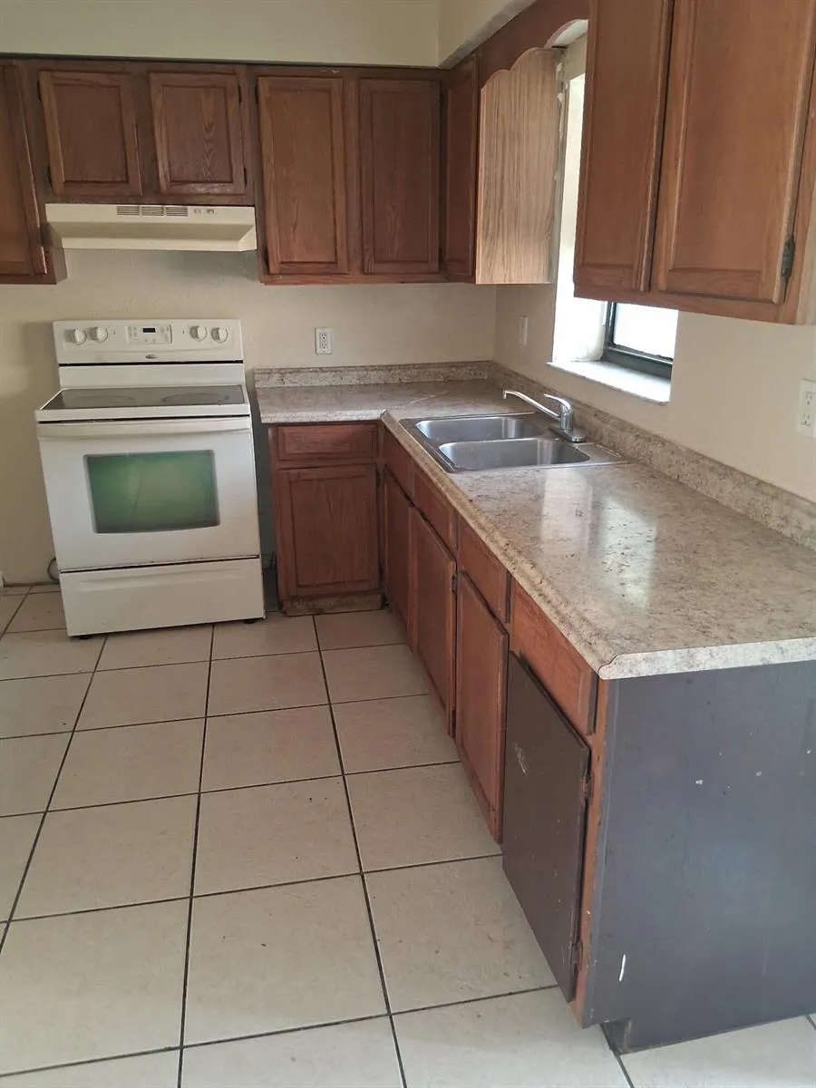 2901 AVENUE D Fort Pierce, FL 34947