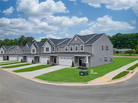 4720 Winding Trail