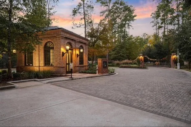 104 Chateau Pines Court Montgomery, TX 77316