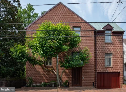 211 KING GEORGE STREET #A
