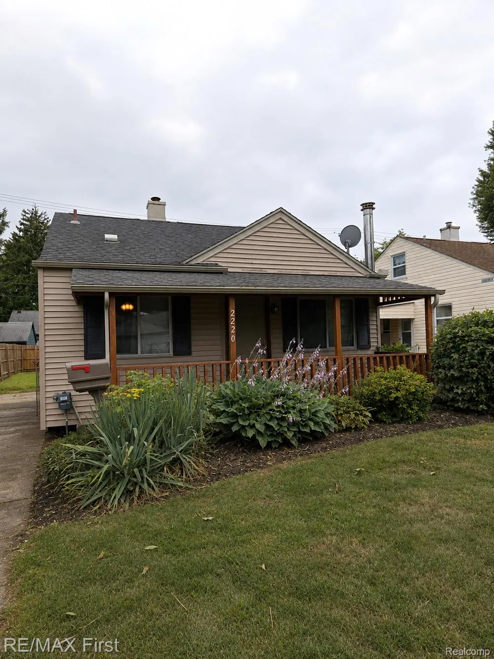 2220 Rowland Avenue Royal Oak City, MI 48067