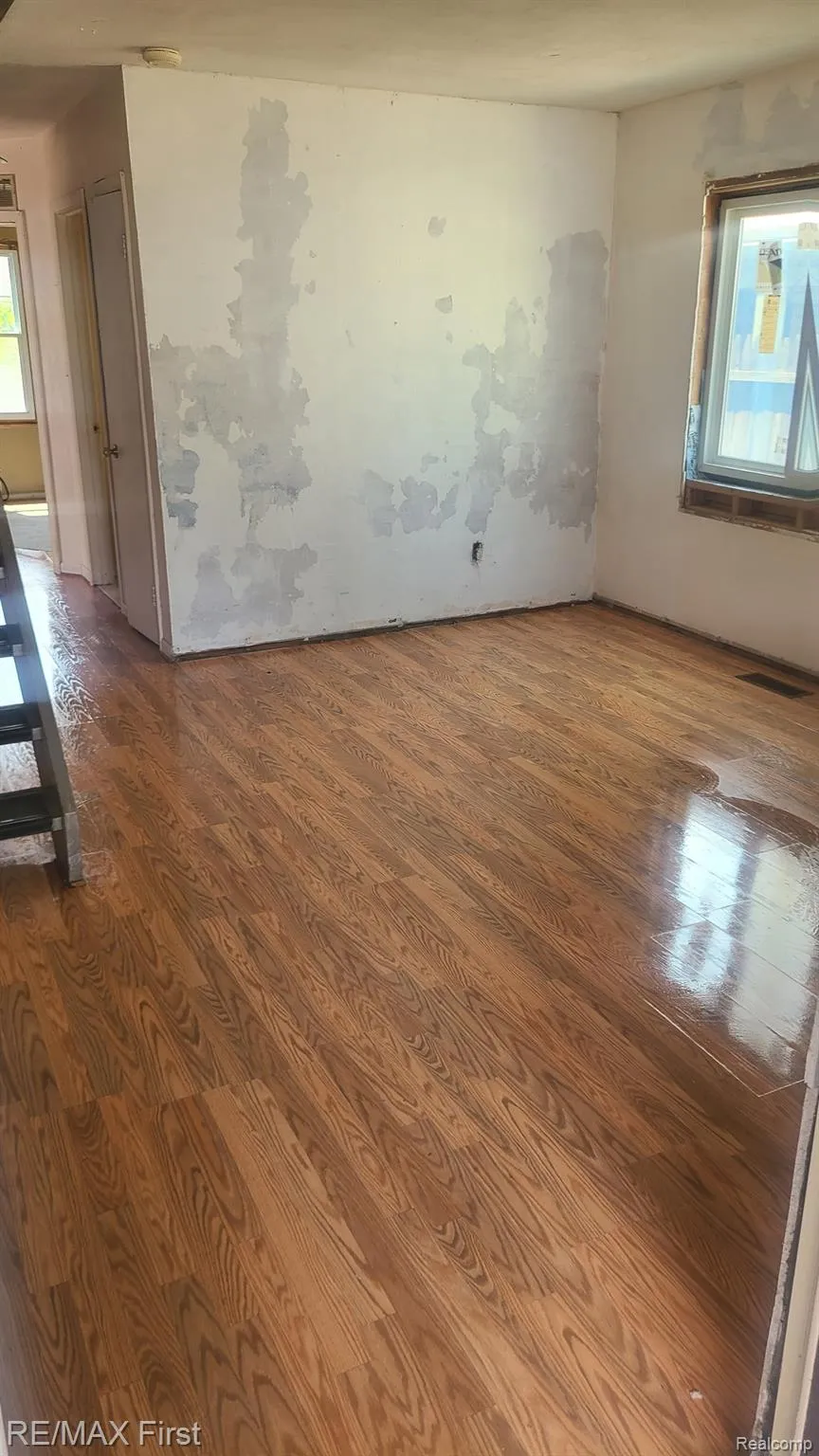 2220 Rowland Avenue Royal Oak City, MI 48067