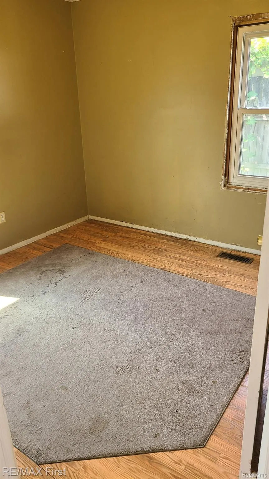 2220 Rowland Avenue Royal Oak City, MI 48067