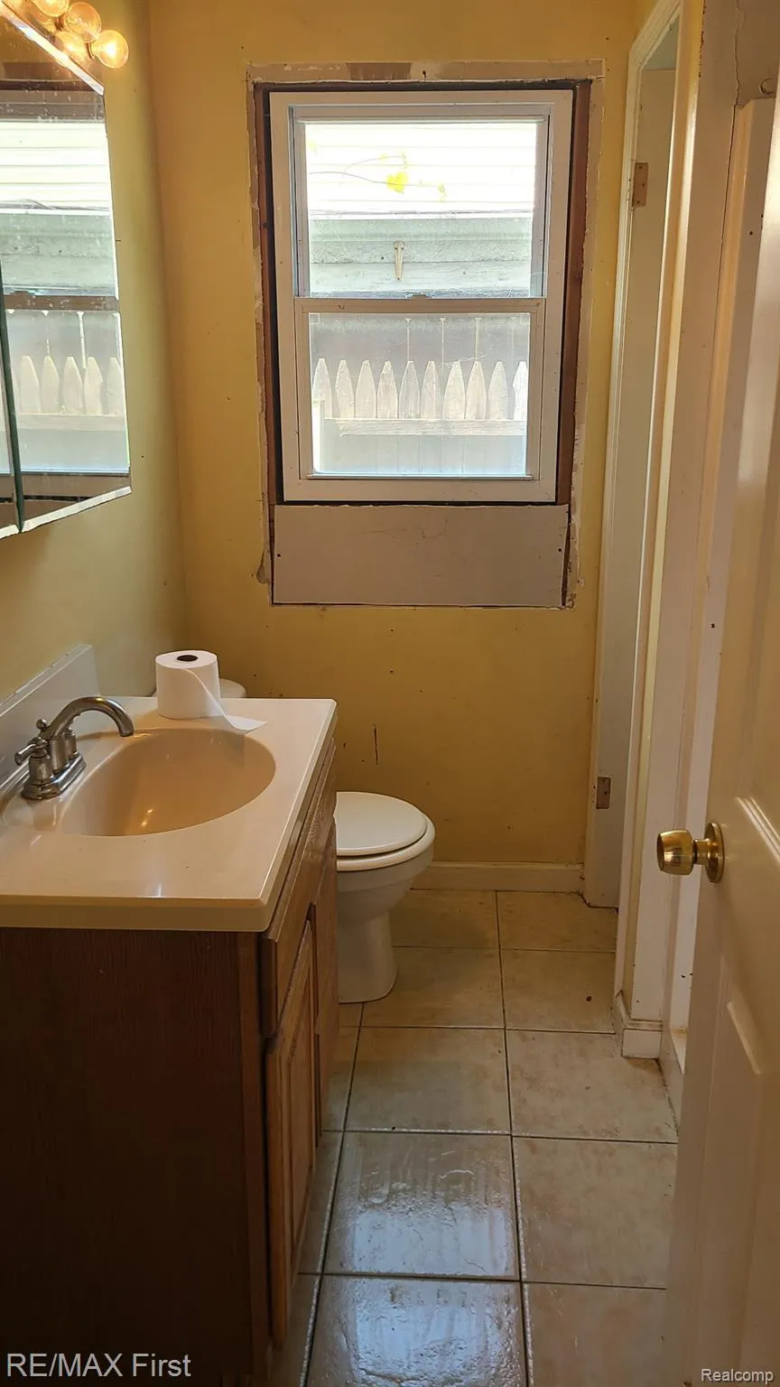 2220 Rowland Avenue Royal Oak City, MI 48067