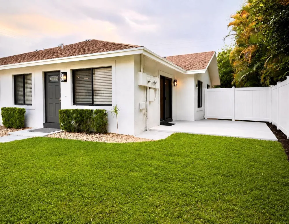 825 DOGWOOD DRIVE #B Delray Beach, FL 33483