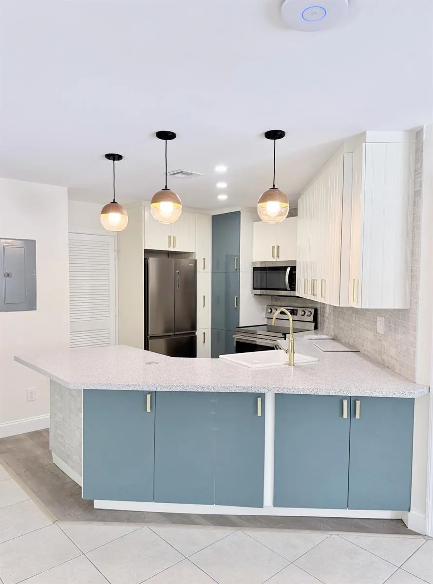 825 DOGWOOD DRIVE #B Delray Beach, FL 33483
