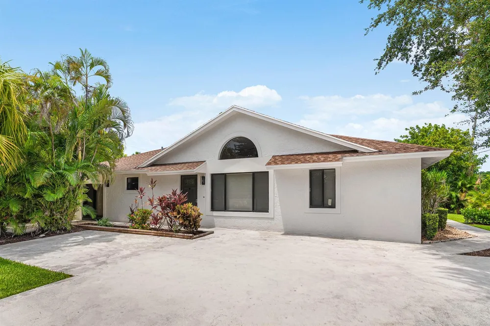 825 DOGWOOD DRIVE #B Delray Beach, FL 33483