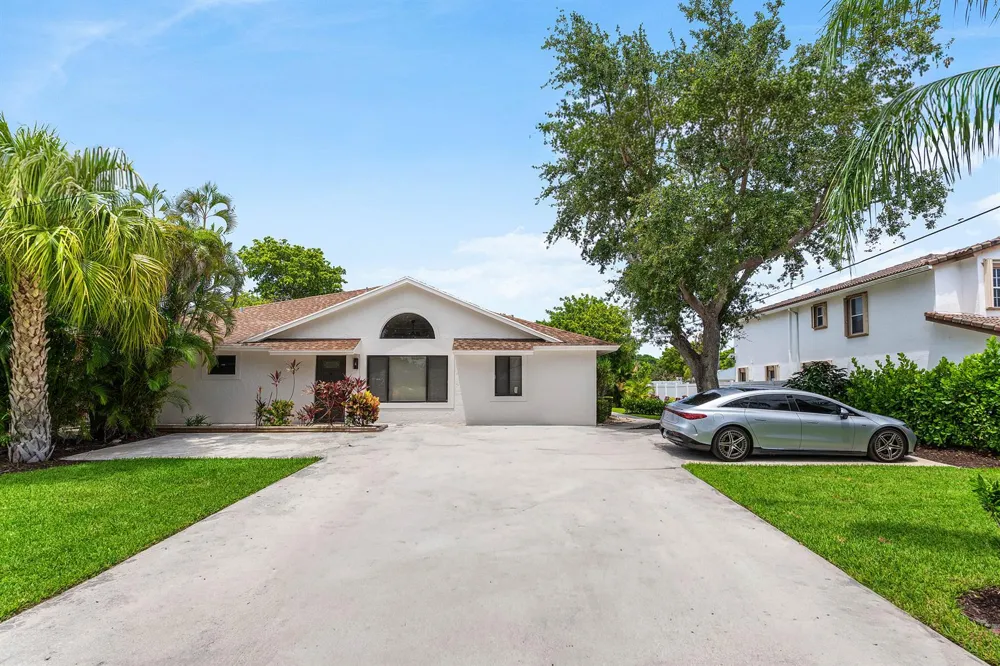 825 DOGWOOD DRIVE #B Delray Beach, FL 33483