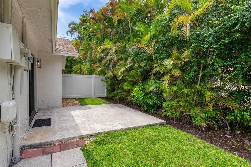 825 DOGWOOD DRIVE #B Delray Beach, FL 33483