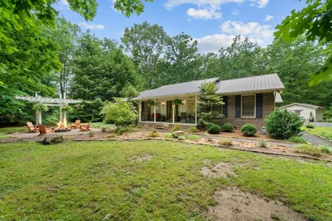 1320 Laurel Way
