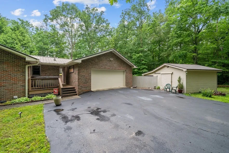 1320 Laurel Way Monterey, TN 38574