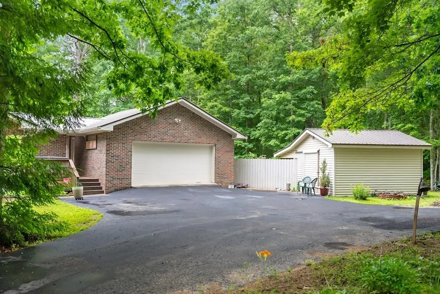 1320 Laurel Way Monterey, TN 38574