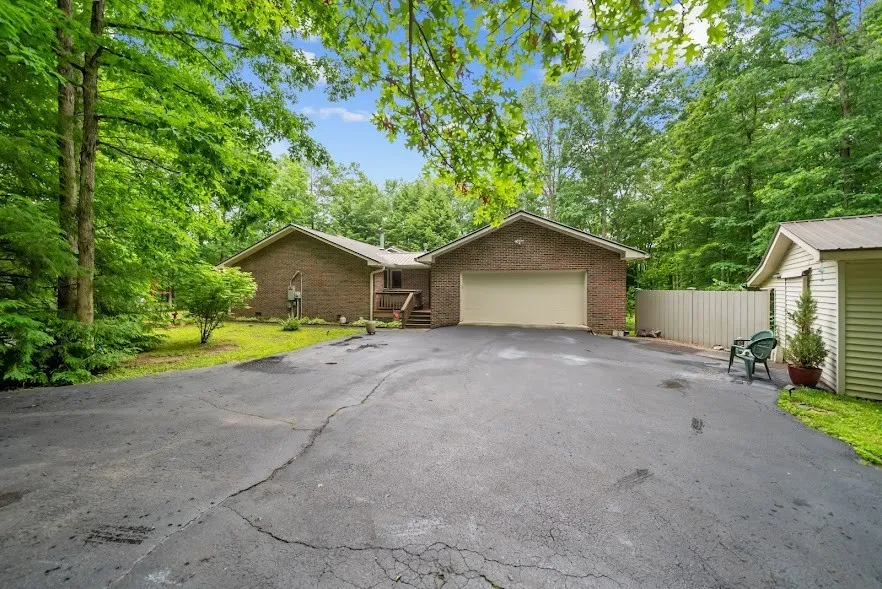 1320 Laurel Way Monterey, TN 38574