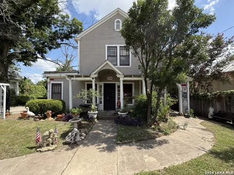 706 E Carson