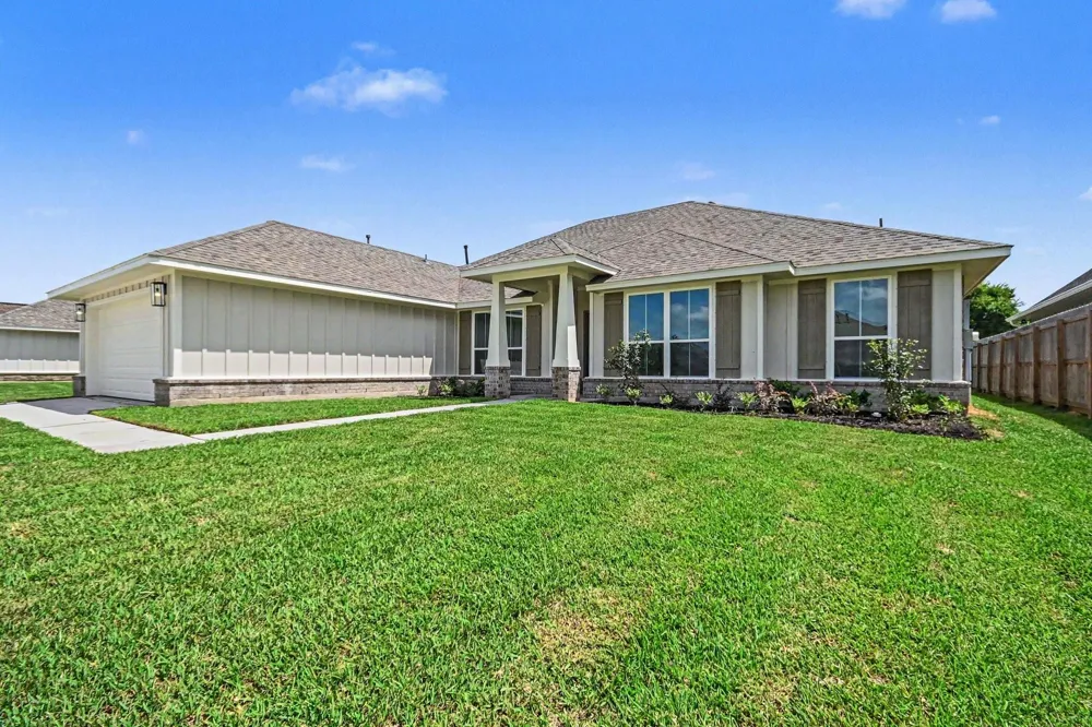 724 Greystone Lane Angleton, TX 77515