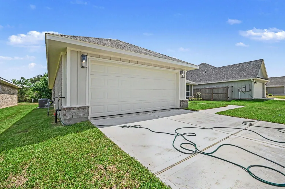 724 Greystone Lane Angleton, TX 77515