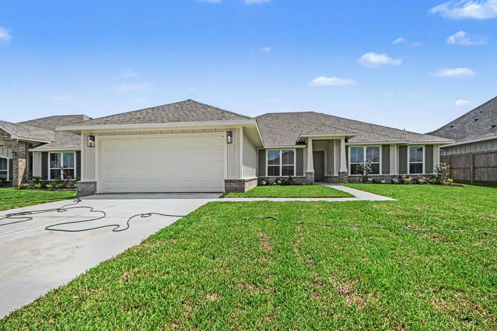 724 Greystone Lane Angleton, TX 77515