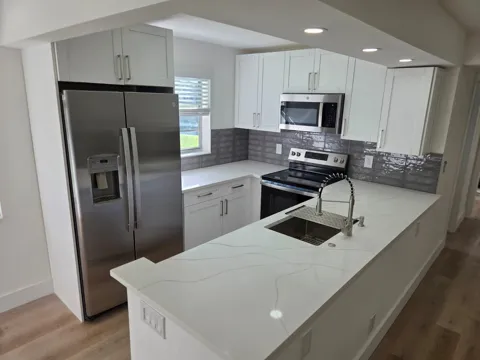 205 ELLESMERE E #205