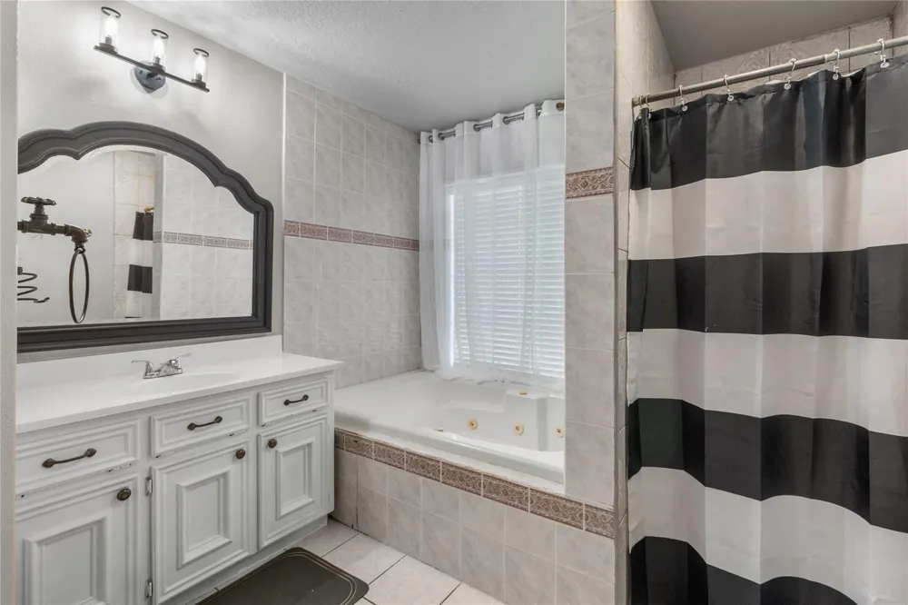 1011 Iowa Street South Houston, TX 77587