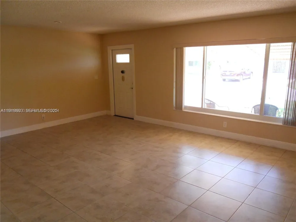 5803 NW 86th Ter Tamarac, FL 33321