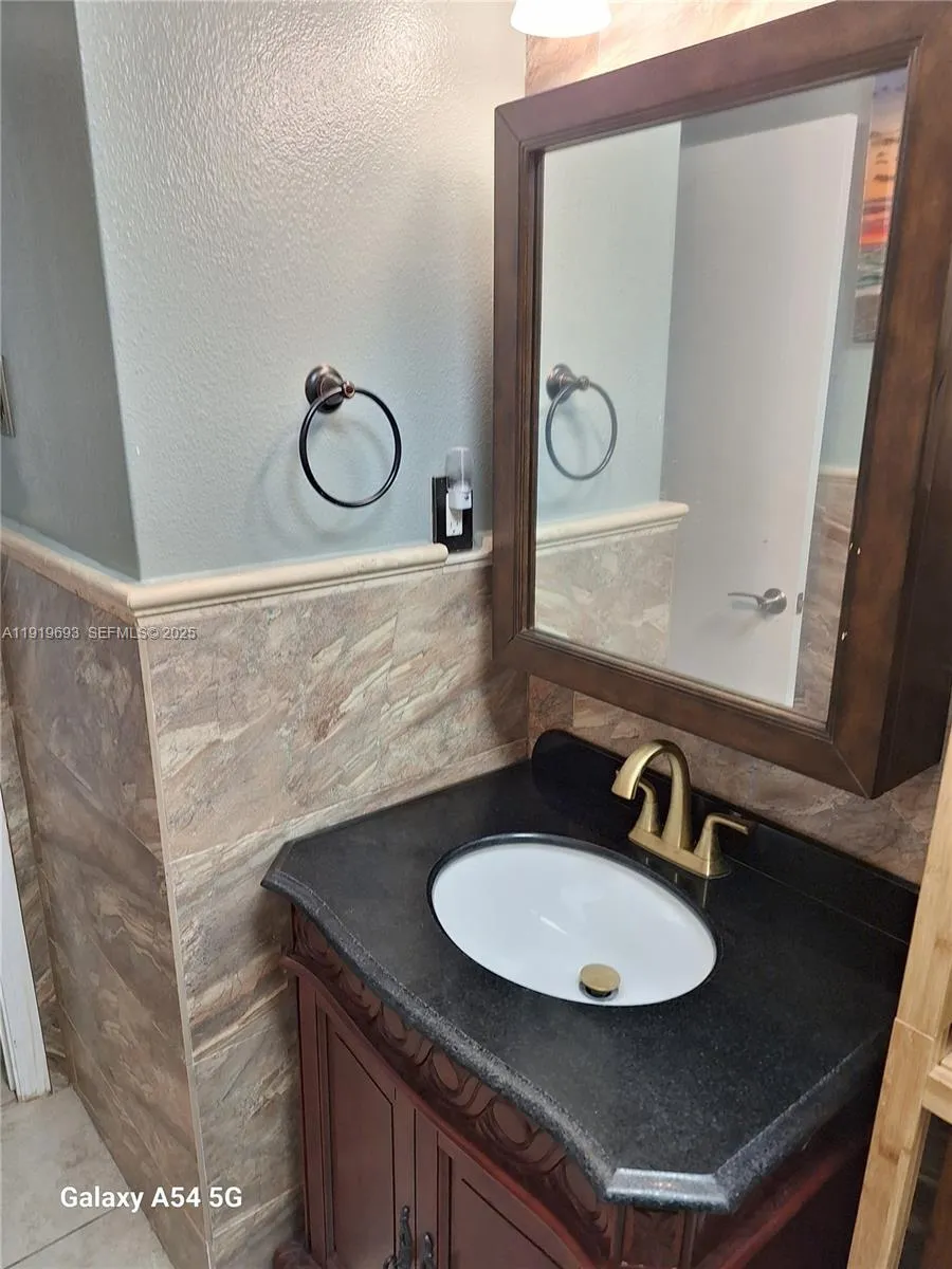 5803 NW 86th Ter Tamarac, FL 33321