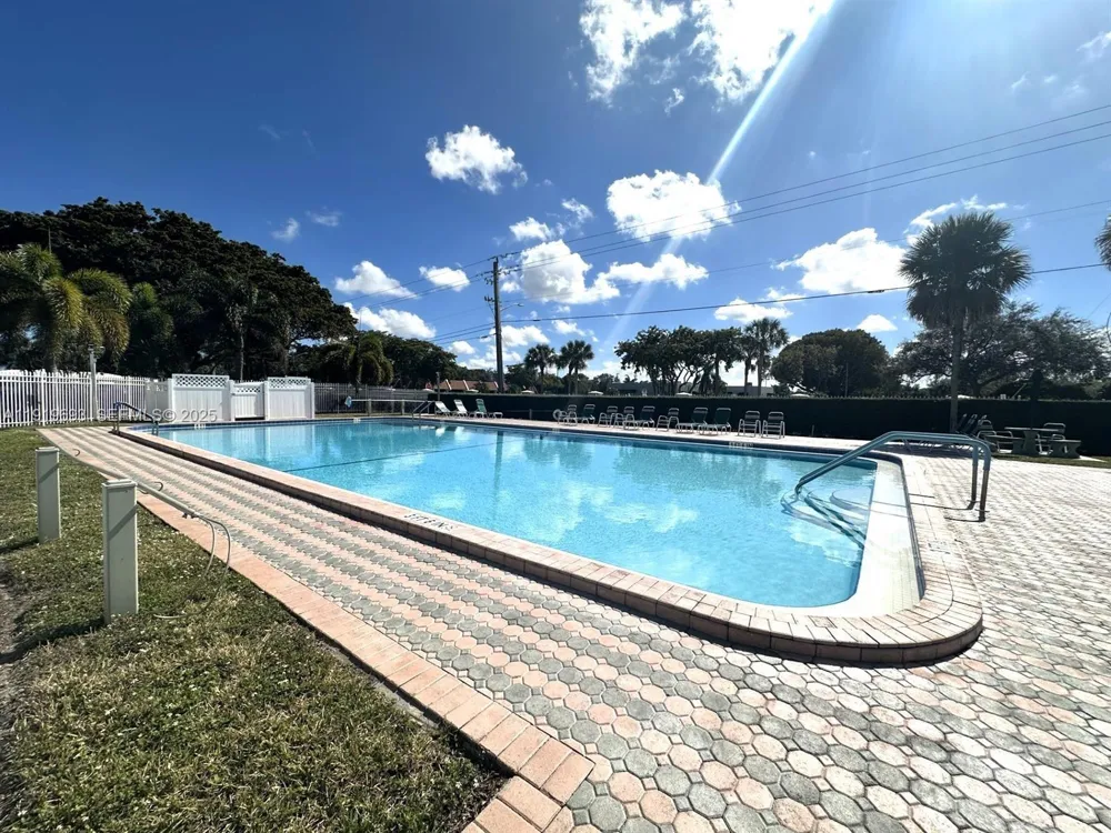 5803 NW 86th Ter Tamarac, FL 33321
