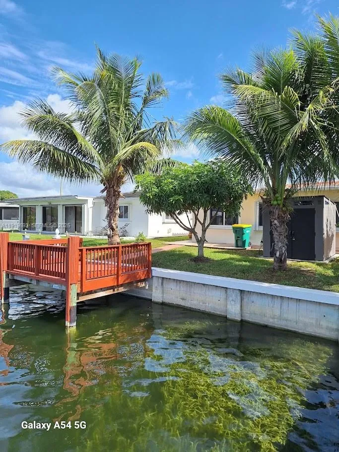 5803 NW 86th Ter Tamarac, FL 33321