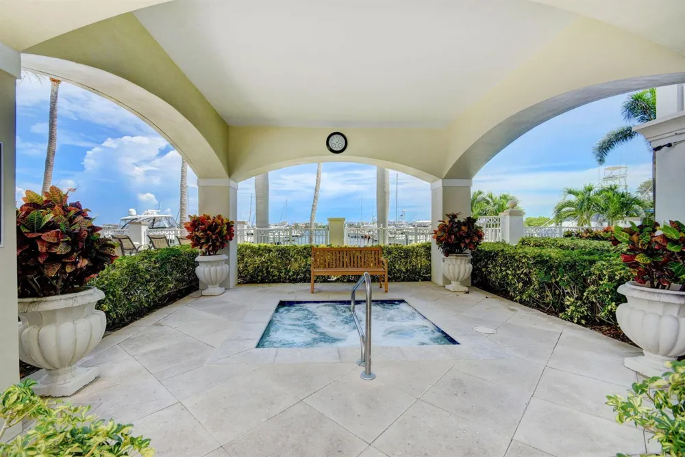 802 W WINDWARD WAY #316 Lantana, FL 33462