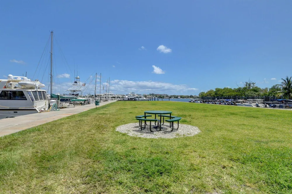 802 W WINDWARD WAY #316 Lantana, FL 33462