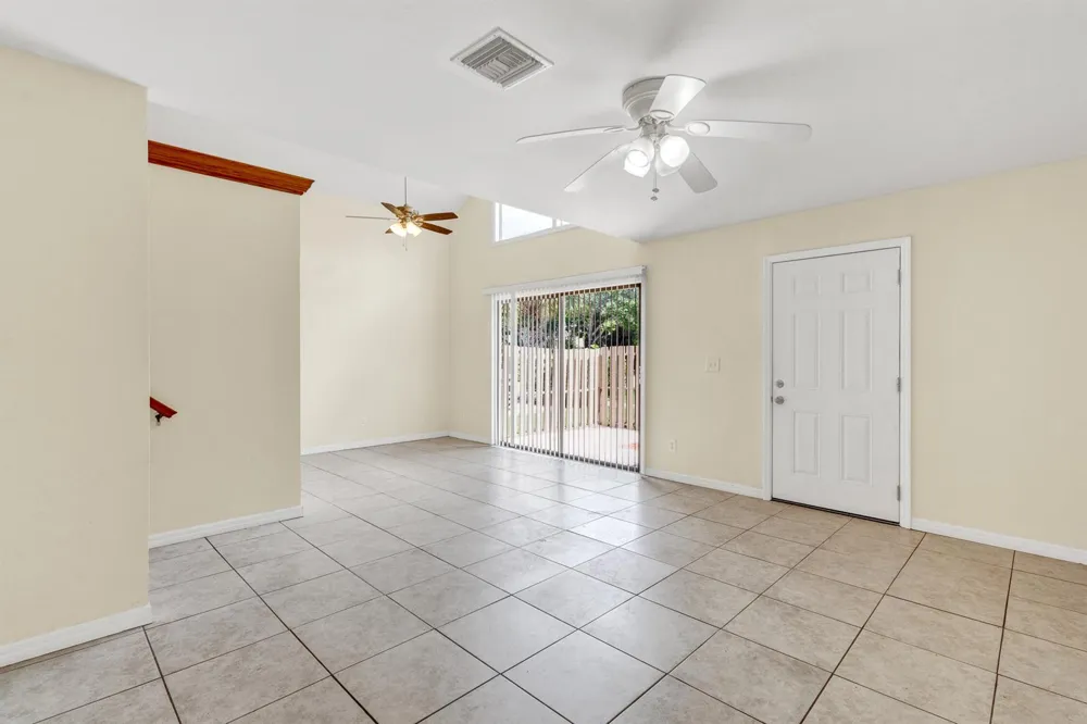 1567 39TH AVENUE #Q4 Vero Beach, FL 32960