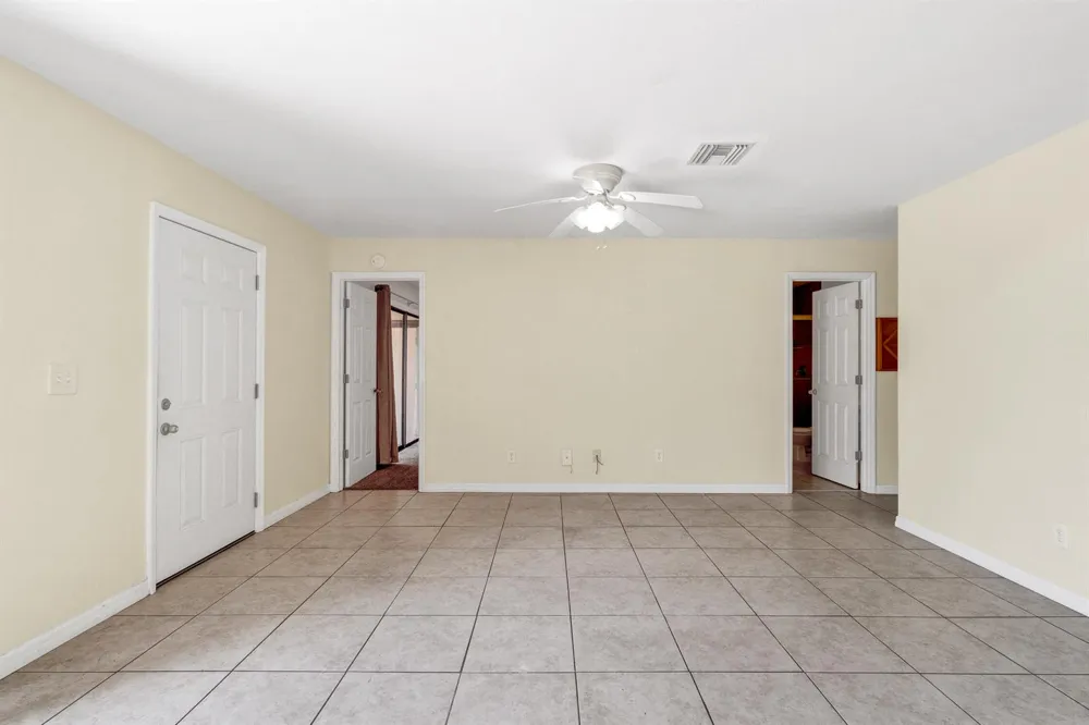 1567 39TH AVENUE #Q4 Vero Beach, FL 32960