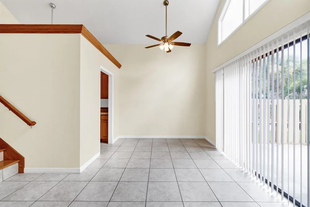 1567 39TH AVENUE #Q4 Vero Beach, FL 32960