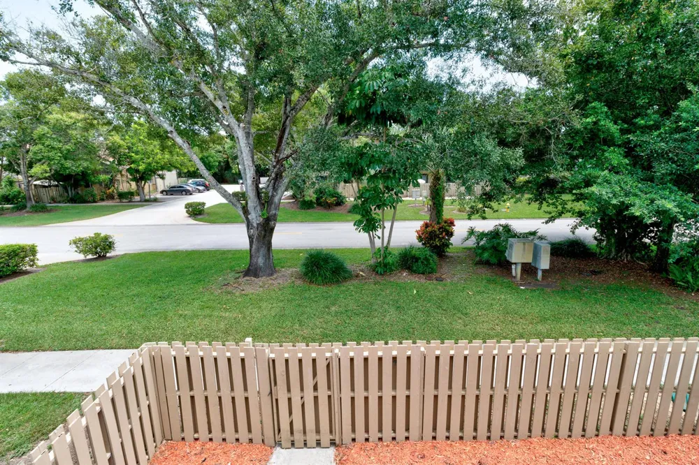 1567 39TH AVENUE #Q4 Vero Beach, FL 32960