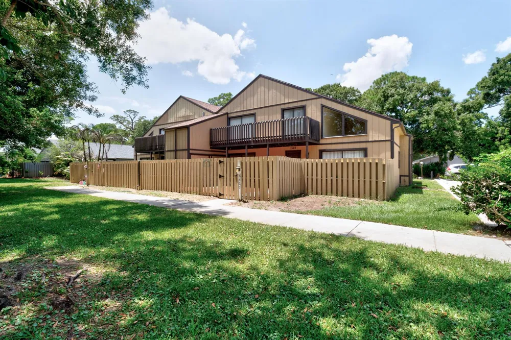 1567 39TH AVENUE #Q4 Vero Beach, FL 32960