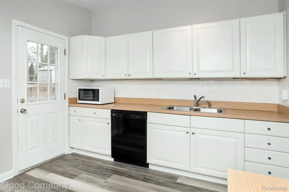1395 Omega Road Walled Lake City, MI 48390