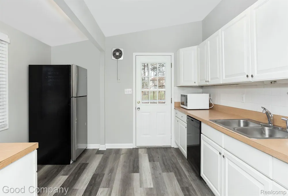 1395 Omega Road Walled Lake City, MI 48390