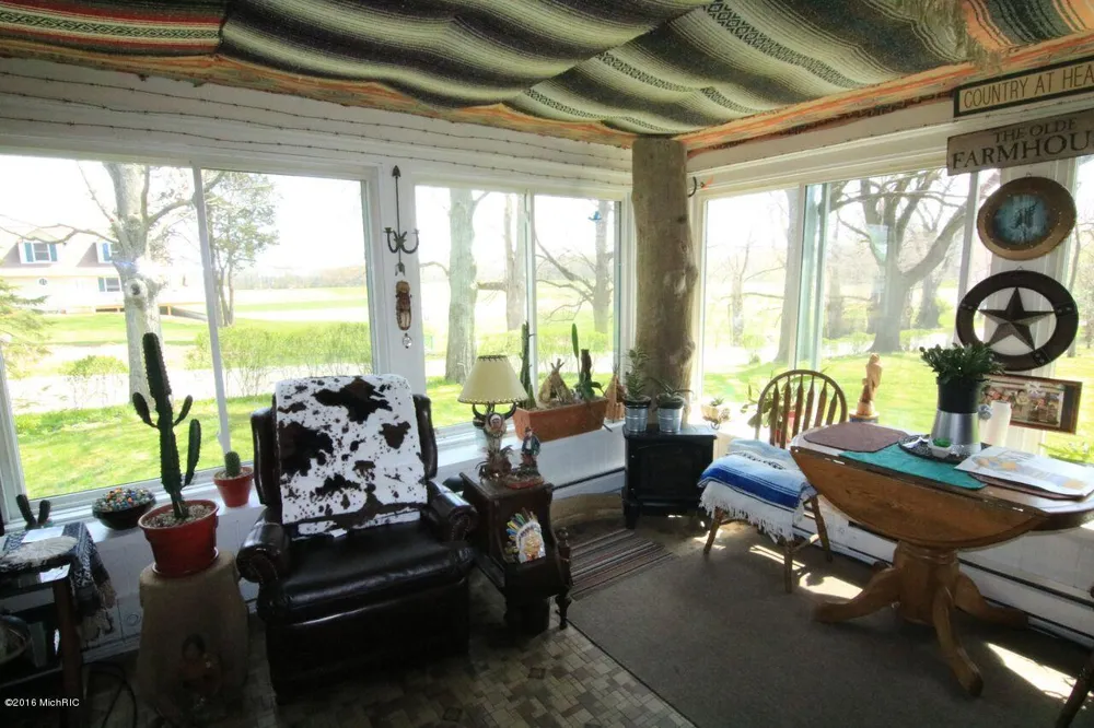 41193 Park Street Paw Paw Township, MI 49079
