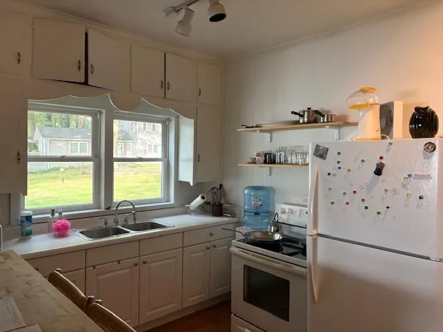 41193 Park Street Paw Paw Township, MI 49079