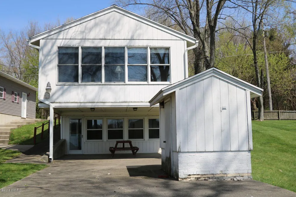 41193 Park Street Paw Paw Township, MI 49079