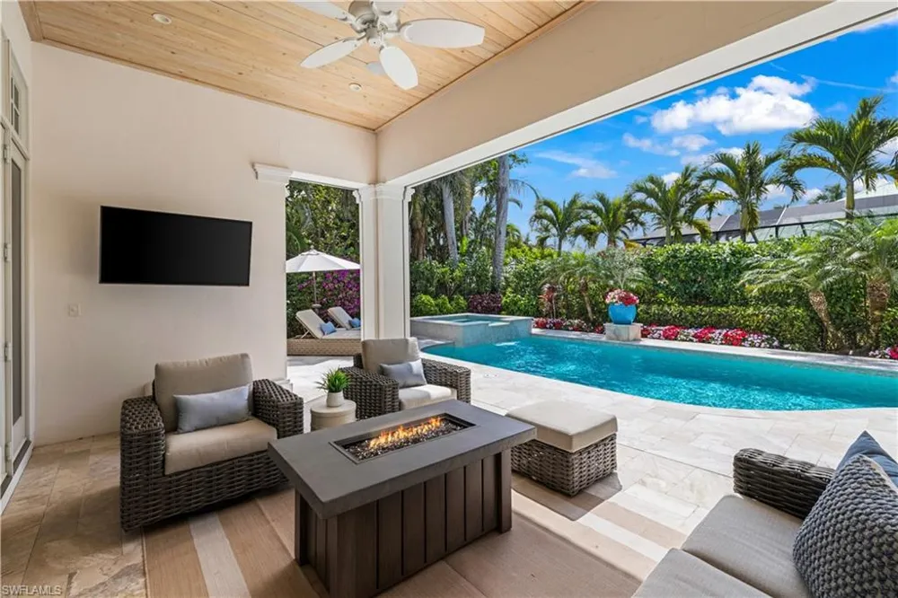 532 Pine Grove Lane Naples, FL 34103
