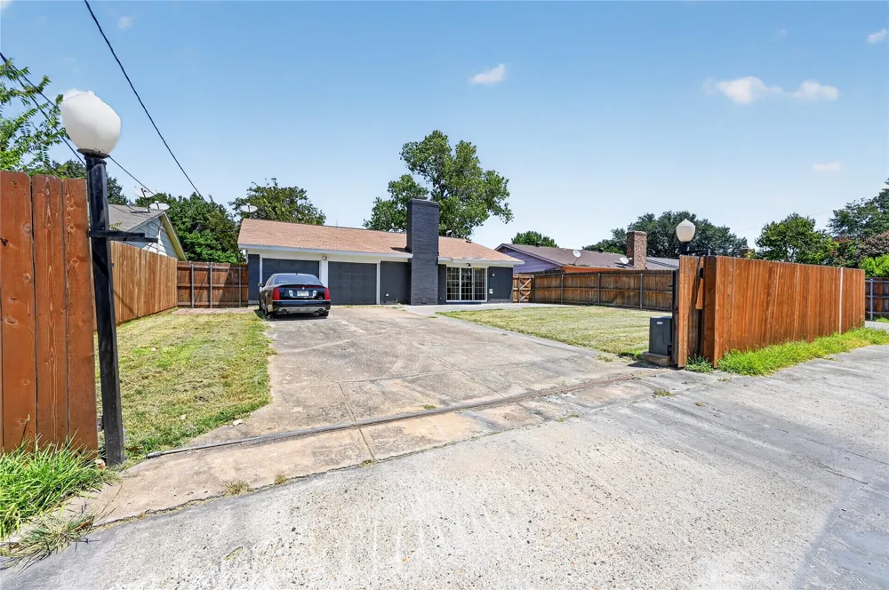 2760 Hollandale Lane Farmers Branch, TX 75234