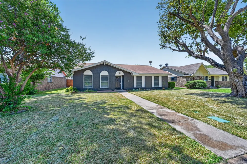 2760 Hollandale Lane Farmers Branch, TX 75234