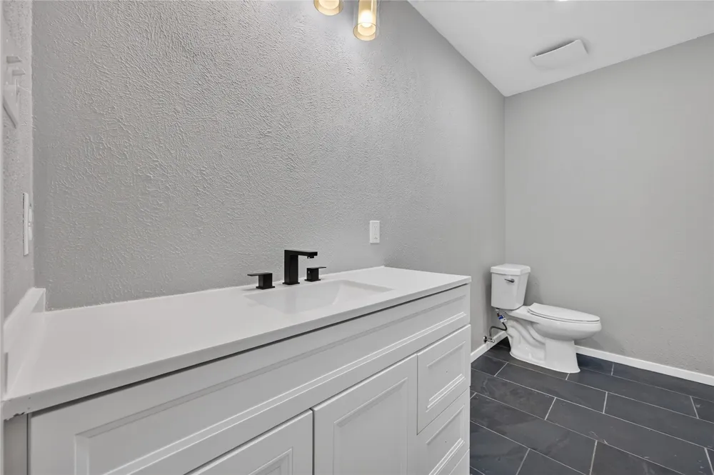 2760 Hollandale Lane Farmers Branch, TX 75234