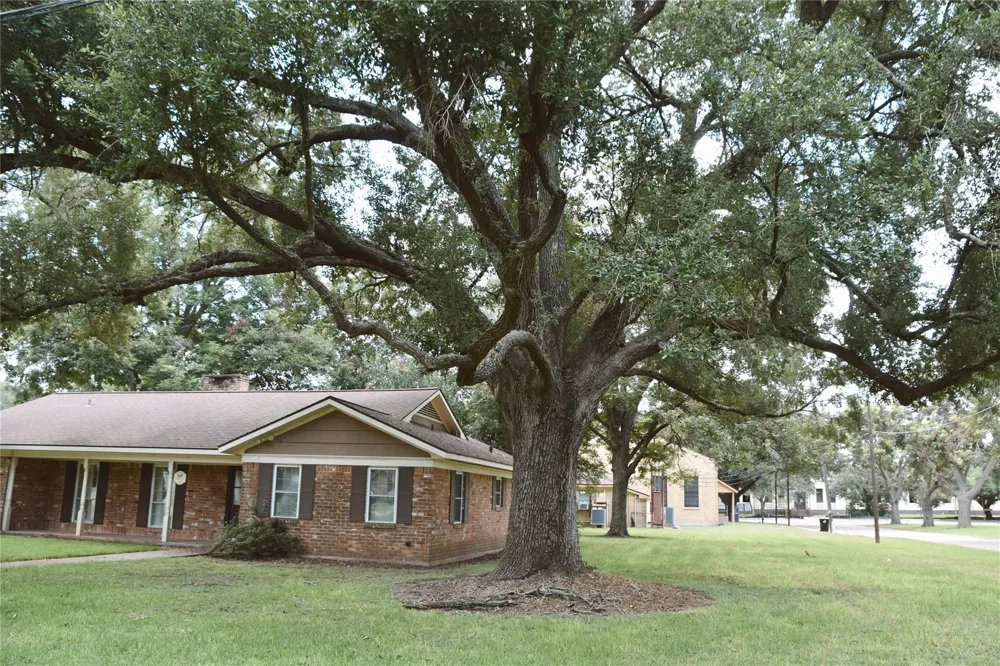 506 Olive Wharton, TX 77488