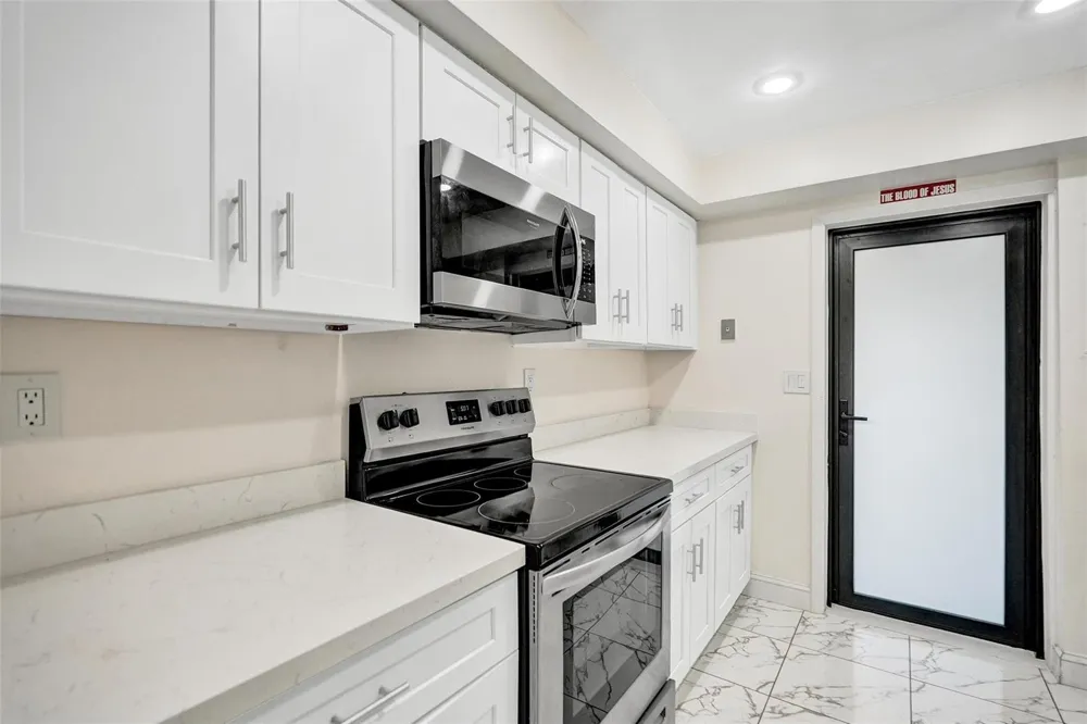 3541 NW 95th Terrace #202 Sunrise, FL 33351